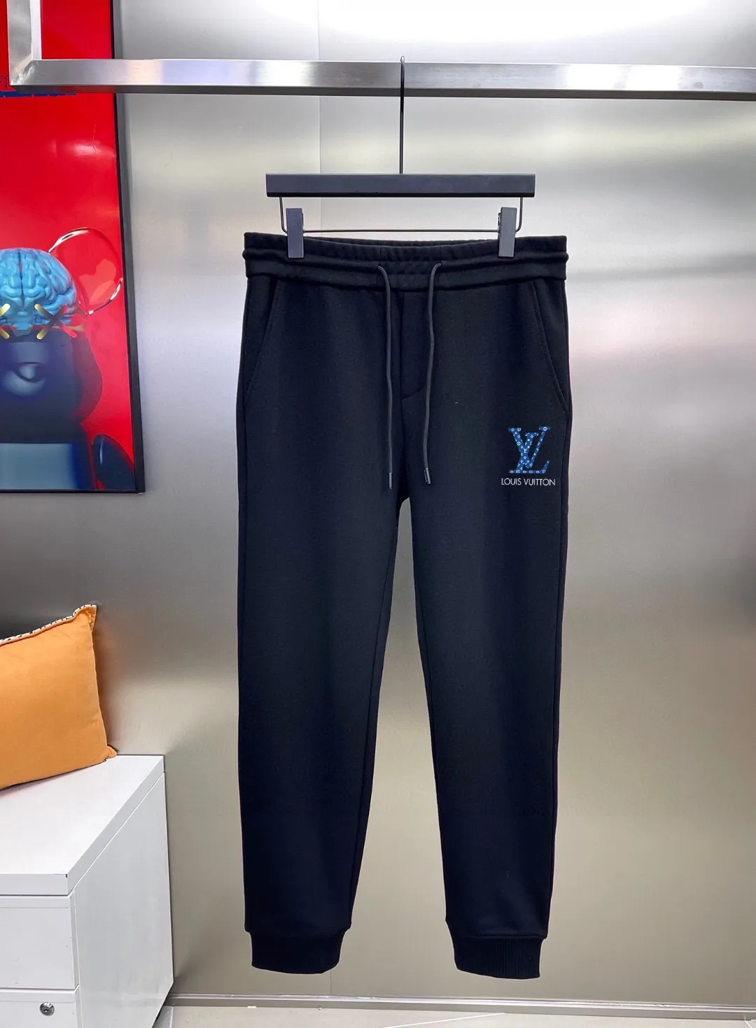 🅿️380 [LV Louis Vuitton] (Fat Man Gospel) hot-selling suit is coming. Focus on the original version of the official website. 2025 new hot-selling sweatshirt suit. The original order is hard to buy🇭🇰. It is the meticulous work of top designers for a fitting and perfect upper body effect. All-natural high-quality Roman cotton 100%, close-fitting comfort, noble and elegant! Original hardware embodies elegance and nobility! Counter size: M-5XL (maximum wear up to 220 pounds)
